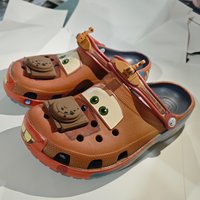2026 Neue Sommer-Cartoon-Autos-Thema Lustige Mater Erwachsenen-Clogs Rutschfeste Atmungsaktive Leichte Strandschuhe Sandalen EVA-Hausschuhe Geschenk