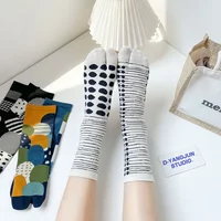 Women Colorful Jacquard Two-Toed Socks Combed Cotton Soft Breathable Split Toe Socks Funny Chic Plants Leopard Striped Tabi Sock