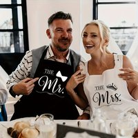 2pcs/set MR MRS black and white aprons, creative home decor products, couple home aprons, birthday and holiday wedding gifts