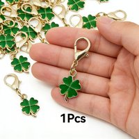 1Pcs Green Clover Keychains,exclusive gifts for Valentine's Day,Mother's Day,Easter,St. Patrick's Day,for colleague and friends