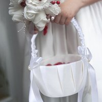 White Flower Girls Basket Silk Wedding Basket for Flower Bride Girls Kids Hand Held Wedding Ceremony Party Decorations