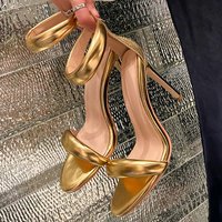 Sandales femmes 2025 Style concis sandales à une sangle pour filles femmes Sexy talon aiguille dos fermeture éclair couverture talons été Sandalias or