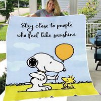 Snoopy Woodstock Stay Close To People Who Feel Like Sunshine Blanket
