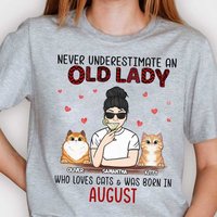 Never Underestimate An Old Lady Who Loves Cats Personalized Unisex T-shirt