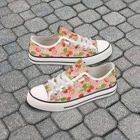 Summer Strawberries Women's Low Top Sneakers