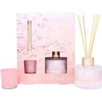 Co. Signature Relax & Unwind Gift Set Candle + Jasmine Bergamot Rhubarb & Sandalwood Reed Diffuser