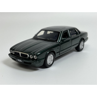 Jaguar X16 LHD Emerald Green 1:36 Scale Tayumo 36100020