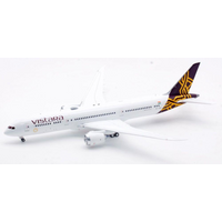 Vistara Boeing 787-9 Dreamliner VT-TSQ With Stand 1:200 Inflight200 IF789UK1123
