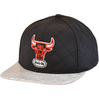 Mitchell & Ness NBA Diamond Base HWC Chicago Bulls Cap - HHSS3182-CBUYYPPPBLCK