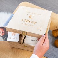 Erinnerungsbox aus Holz personalisiert mit Gravur| Massgeschneidert für Ihr Kind | Ideal, um all die kleinen Erinnerungen aufzubewahren | Personalisierte Aufbewahrungsbox Erinnerungsbox aus Holz personalisiert mit Gravur| Massgeschneidert für Ihr Kind | Ideal, um all die kleinen Erinnerungen aufzubewahren | Personalisierte Aufbewahrungsbox