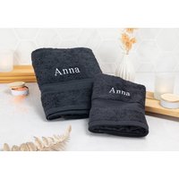 Handtücher Set bestickt mit Namen (Dunkelblau. 2-tlg.. 50x100 cm + 70x140 cm) Handtücher Set bestickt mit Namen (Dunkelblau. 2-tlg.. 50x100 cm + 70x140 cm)