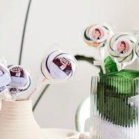 Blaue Lutscher mit Fotoaufkleber personalisiert - 12 Stk. zum Geburtstag Blaue Lutscher mit Fotoaufkleber personalisiert - 12 Stk. zum Geburtstag