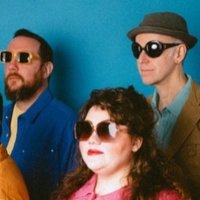 Rioghnach Connolly & Ellis Davies (Honeyfeet) at alphabet