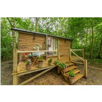Woodland Retreat Shepherd's Hut - 22413318885 Woodland Retreat Shepherd's Hut