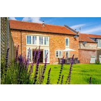 6 Courtyard Barn