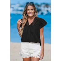 Cupshe Profitez de 50% de réduction sur un élégant top noir à manches courtes