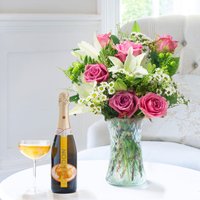 Chantilly, Vase & Chandon Garden Spritz