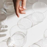 NAKOA Vielseitiges Gläser Set für Jeden Anlass I 4 Stück je 355 ml I Elegante Wassergläser & Trinkgläser Set Spülmaschinenfest I Ideal als Tumbler Glas & Weingläser I Perfekt für tägliche Nutzung