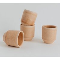NAKOA Keramik Espresso Tassen 4er Set I Handgefertigtes Steingut I Hochwertige Espressobecher ohne Henkel I Tassen Set I Moderne Espressotassen I Spülmaschinenfest I Kleine Becher 70ml