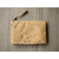 BY COPALA Gefütterte 13–14 Zoll Kork Laptoptasche – Nachhaltige vegane Hülle, wasserabweisende handgefertigte Tasche mit Zipper für MacBook Air / Pro & Notebooks - Farb-Akzenten