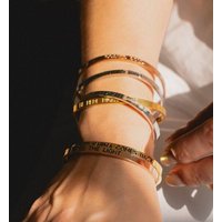 Divasya Armreif mit Gravur | vergoldet | Good Karma comes back