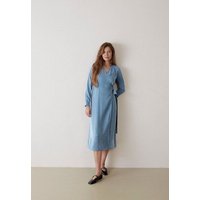 Givn Berlin Wickelkleid GBVIRGINIA aus TENCEL mit Peach-Effekt