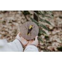 BeWooden Holzbild Wanddekoration – Oriole | Handgefertigte Wanddeko aus Birkenholz