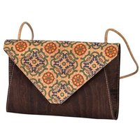 Kork-Deko Kleine braune Kork-Clutch – vegan, mit Magnetverschluss & Reißfachtasche Kork-Deko Kleine braune Kork-Clutch – vegan, mit Magnetverschluss & Reißfachtasche