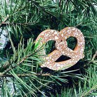 Objet Vague Weihnachtsschmuck | Weihnachtsnhänger | Terrazzo Brezel