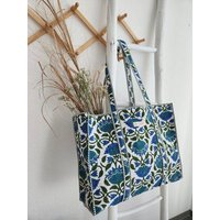 Haus of Namaste Tragetasche aus 100 % Bio-Baumwolle mit Indigoblau-Blockdruck | Gesteppte Tragetasche aus Baumwolle | Handtasche mit blauem und grünem Blumenmuster | Nachhaltig, ethisch und fair