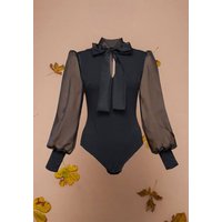 Atelier SNOW Body Odessa mit Schleifenkragen und Puffärmeln