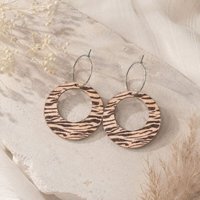 feinformart Zebra Groove – Leichte Statement Ohrringe