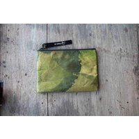 BY COPALA Nachhaltige 15–16 Zoll Laptoptasche aus Teak-Blattleder | Gefütterte vegane Laptop Hülle / Laptop Sleeve, handgemacht & wasserabweisend – Unikat Schutzhülle für MacBook Pro/Air, Lenovo & HP in grün