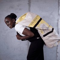 Nyuzi Blackwhite Upcycling Travelbag XL | große Reisetasche mit Rucksackfunktion aus Zementsäcken