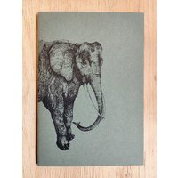 NanMa Handgebundenes Notizbuch „Elefant“ – In Österreich bedrucktes Skizzenbuch für Zeichnen und Journaling