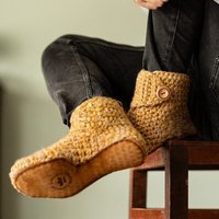 Warme Hüttenschuhe aus weichem Wollgarn – Damen & Herren, gehäkelt & handgefertigt | Kingdom of Wow