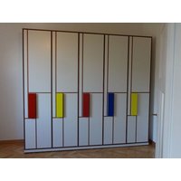 purista Schrank Piet mit bunten Griffen purista Schrank Piet mit bunten Griffen