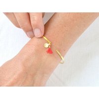 renna deluxe Armreif in Gold mit zwei Anhängern