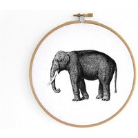 renna deluxe Elefant im Stickrahmen