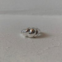 noemvri fashion label Croissant Ring asymmetrisch
