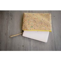 BY COPALA 13–14 Zoll nachhaltige vegane Laptoptasche aus Kork, MacBook Hülle - Farbakzenten mit gelber Zipper