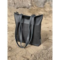 ELEKTROPULLI Quadratische Rucksacktasche QUINN aus Leder