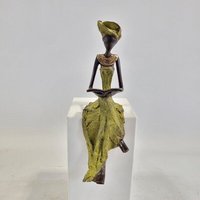 Moogoo Creative Africa Bronze-Skulptur "Lesende Frau" by Hamed Nikiema 28 cm | Unikate | verschiedene Farben