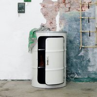 Lockengelöt Schränk - Der Schrank aus einem Ölfass