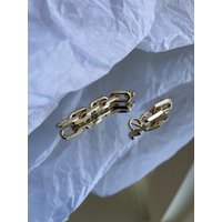 noemvri fashion label asymmetrische Logoohrstecker
