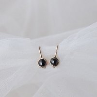 Eppi Goldene Hängeohrringe mit schwarzen Diamanten Berenice
