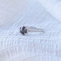Eppi Goldring mit Salt and Pepper Diamant und Diamanten Felice