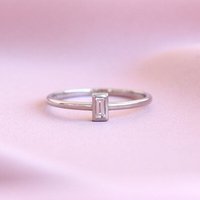 Eppi Minimalistischer Goldring mit Baguette Saphir Avice