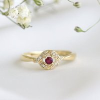 Eppi Verlobungsring mit Rubin und Diamanten Nurisa