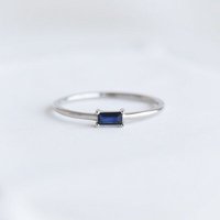 Eppi Ring mit Saphir im minimalistischen Design Koos